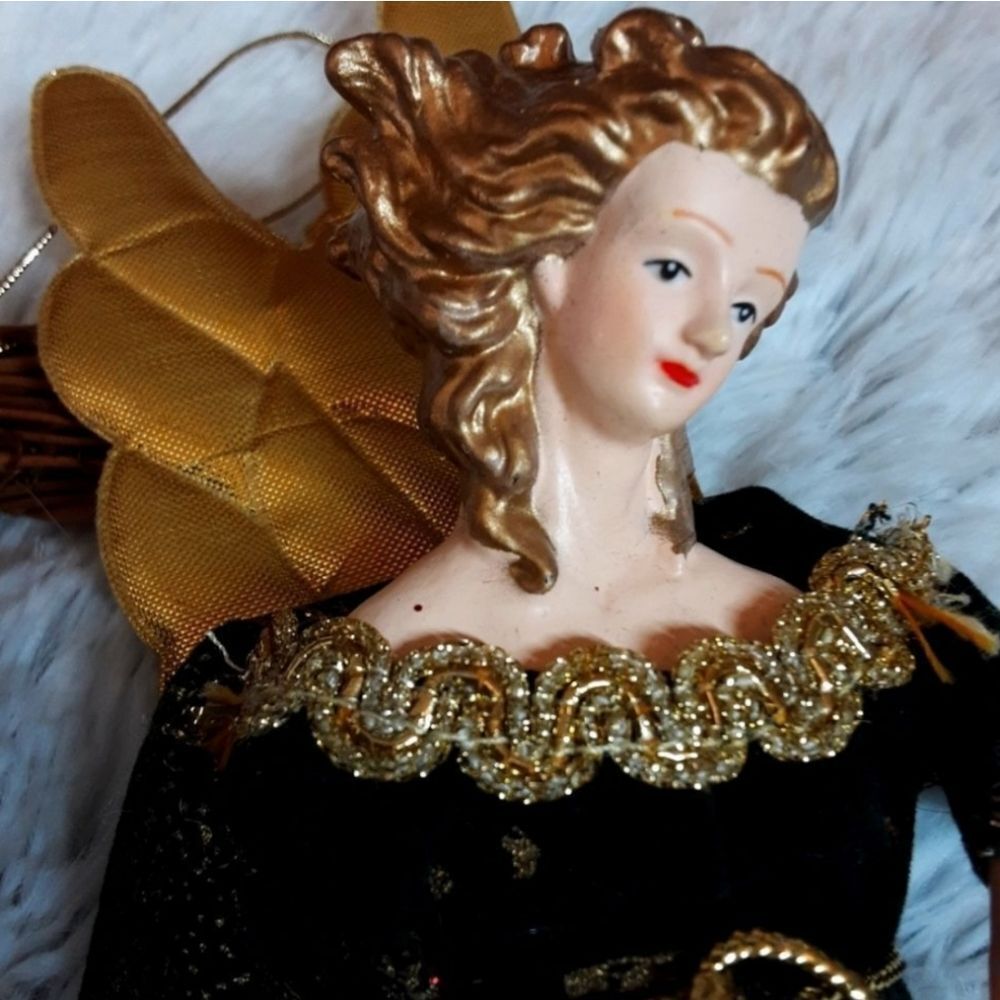 Vintage1 Ornament Porcelain‎ Angel Velvet Brocade Robe Grapevine Wreath 7"